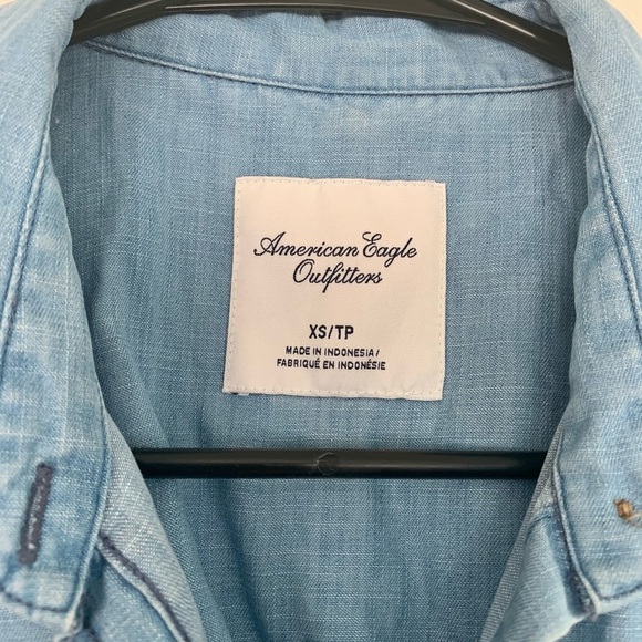 AEO Chambray Button Up Sleeveless Top Cutout Back - Picture 4 of 7